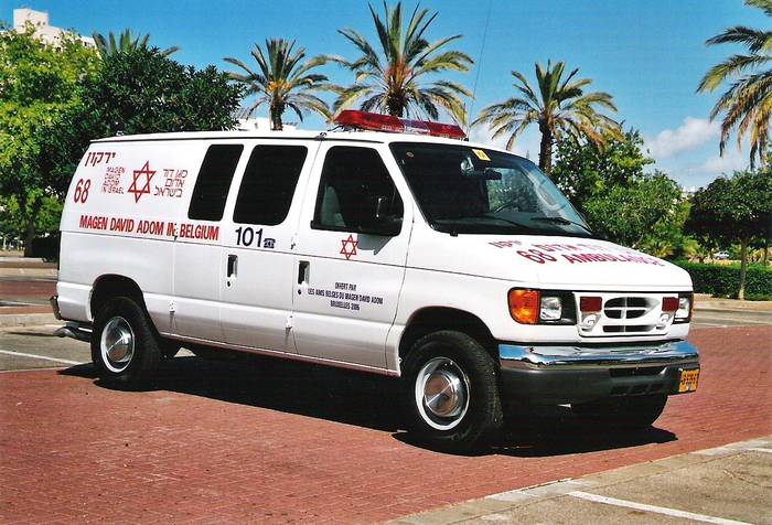 L’ambulance offerte par les « Amis Belges » en 2006 photo ambulance 2006
