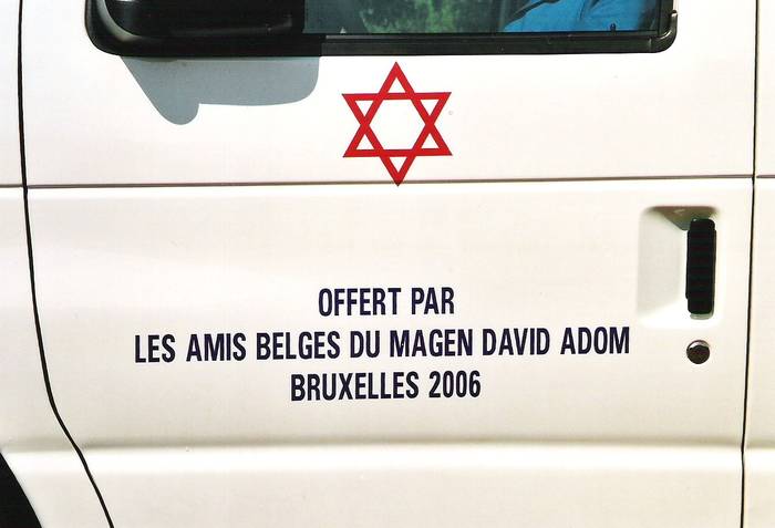 L’ambulance offerte par les « Amis Belges » en 2006 photo ambulance 2006
